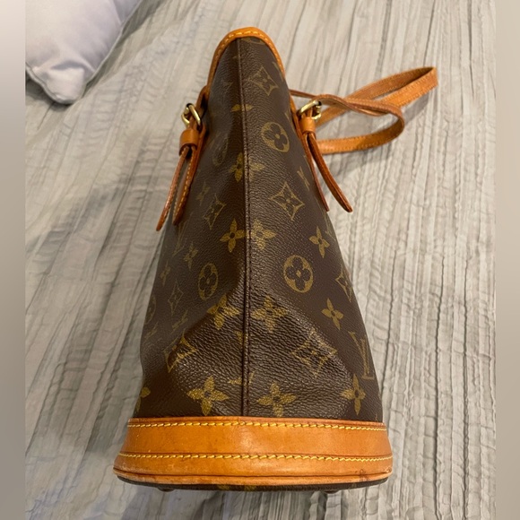 Genuine Vintage Louis Vuitton Bucket bag PM
Height 10.5” width 6.25” base 8.75” - Picture 11 of 16